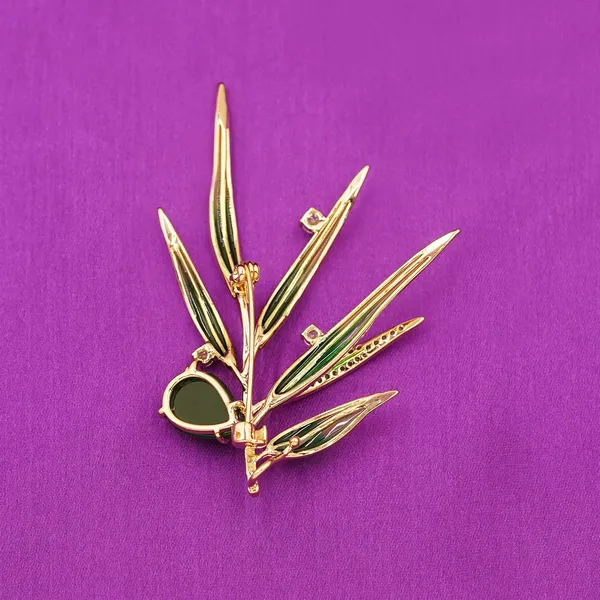 Yellow_Brass_Premium_And_Elegant_Brooch_For_Women