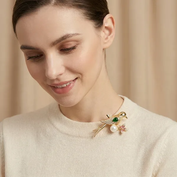 Yellow_Brass_Premium_And_Elegant_Brooch_For_Women