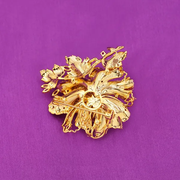 Yellow_Brass_Premium_And_Elegant_Brooch_For_Women