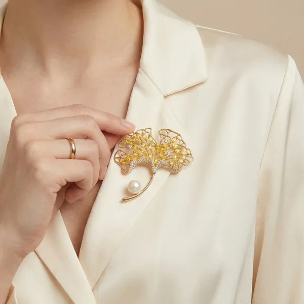 Yellow_Brass_Premium_And_Elegant_Brooch_For_Women