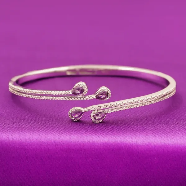White_Brass_Premium_And_Elegant_Bangle_For_Women