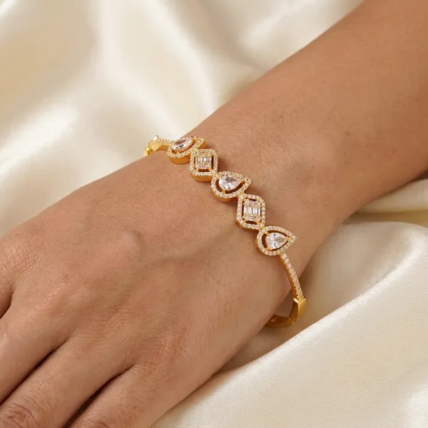 Yellow_Brass_Premium_And_Elegant_Bangle_For_Women