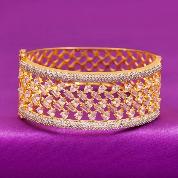 Yellow_Brass_Premium_And_Elegant_Bangle_For_Women