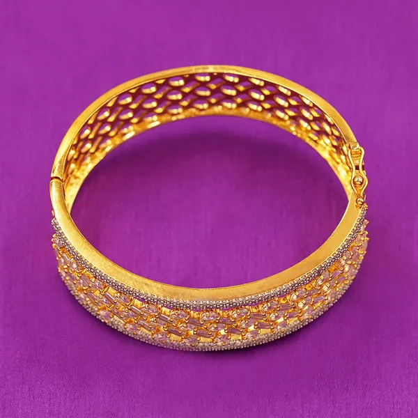Yellow_Brass_Premium_And_Elegant_Bangle_For_Women