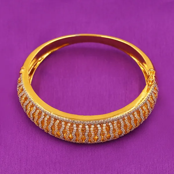 Yellow_Brass_Premium_And_Elegant_Bangle_For_Women