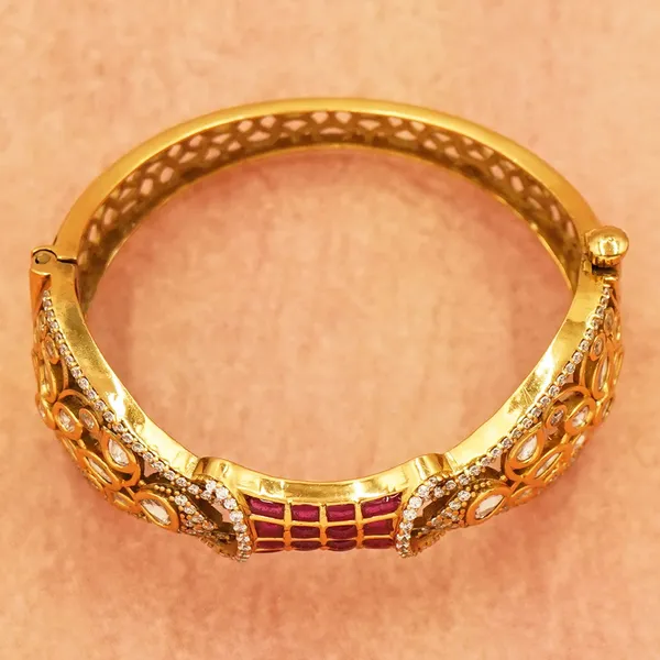 Yellow_Brass_Premium_And_Elegant_Bangle_For_Women