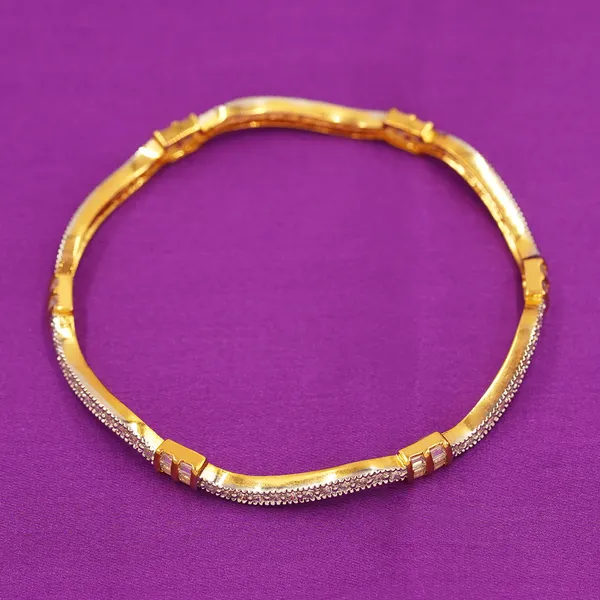 Yellow_Brass_Premium_And_Elegant_Bangle_For_Women