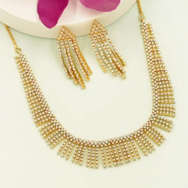 Golden_Brass_Premium_And_Elegant_Necklace__For_Women