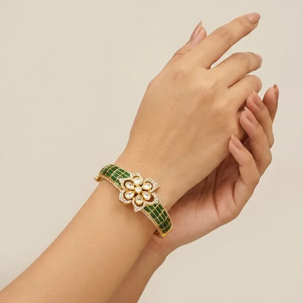 Yellow_Brass_Premium_And_Elegant_Bangle_For_Women