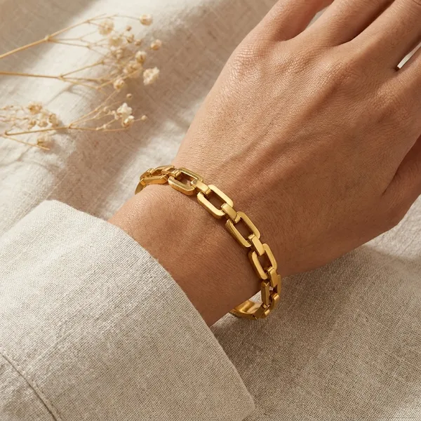 Yellow_Brass_Premium_And_Elegant_Bangle_For_Women