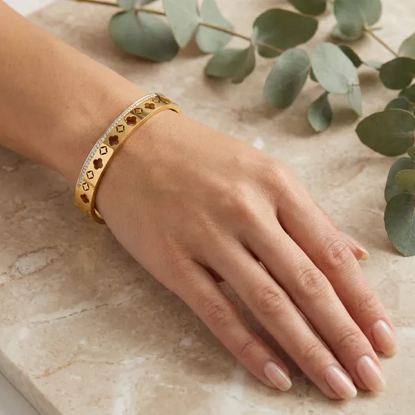 Yellow_Brass_Premium_And_Elegant_Bangle_For_Women