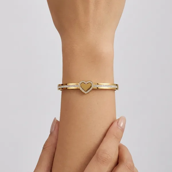 Yellow_Brass_Premium_And_Elegant_Bangle_For_Women