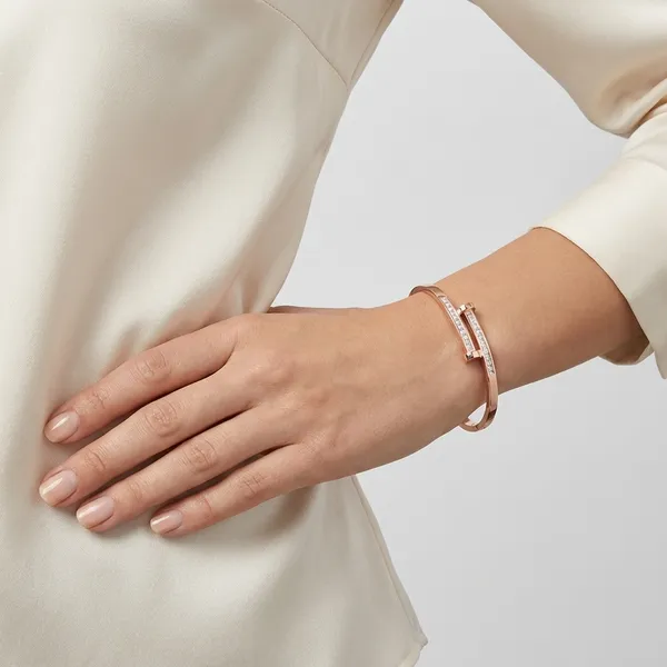 Rose_Gold_Brass_Premium_And_Elegant_Bangle_For_Women