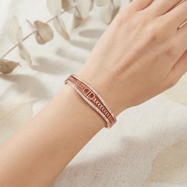 Rose_Gold_Brass_Premium_And_Elegant_Bangle_For_Women