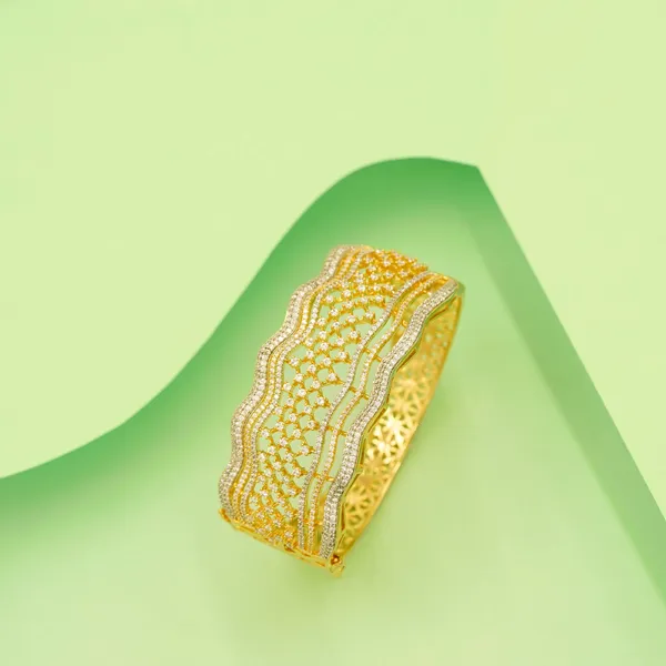 Yellow_Brass_Premium_And_Elegant_Bangle_For_Women