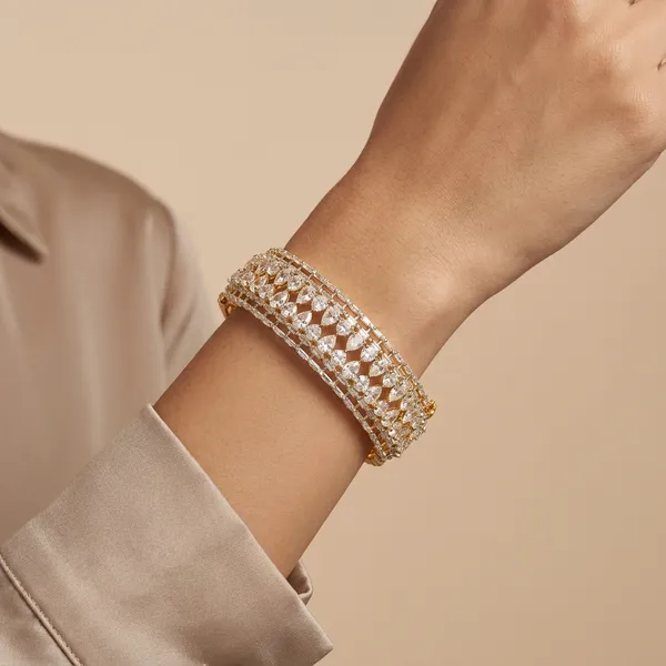 Yellow_Brass_Premium_And_Elegant_Bangle_For_Women