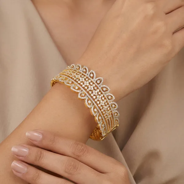 Yellow_Brass_Premium_And_Elegant_Bangle_For_Women