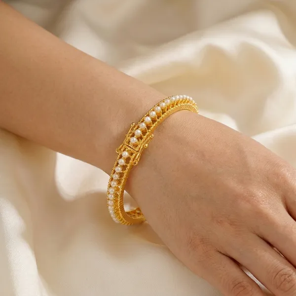Yellow_Brass_Premium_And_Elegant_Bangle_For_Women
