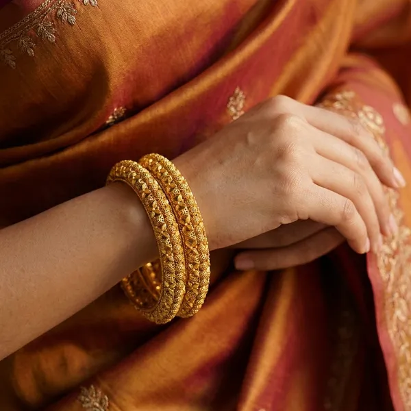 Yellow_Brass_Premium_And_Elegant_Bangle_For_Women