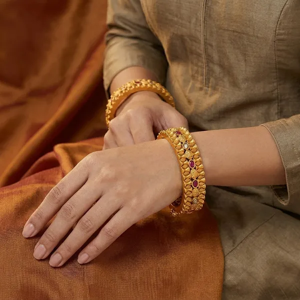 Yellow_Brass_Premium_And_Elegant_Bangle_For_Women