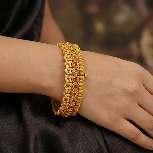 Yellow_Brass_Premium_And_Elegant_Bangle_For_Women