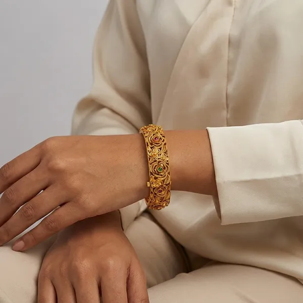Yellow_Brass_Premium_And_Elegant_Bangle_For_Women