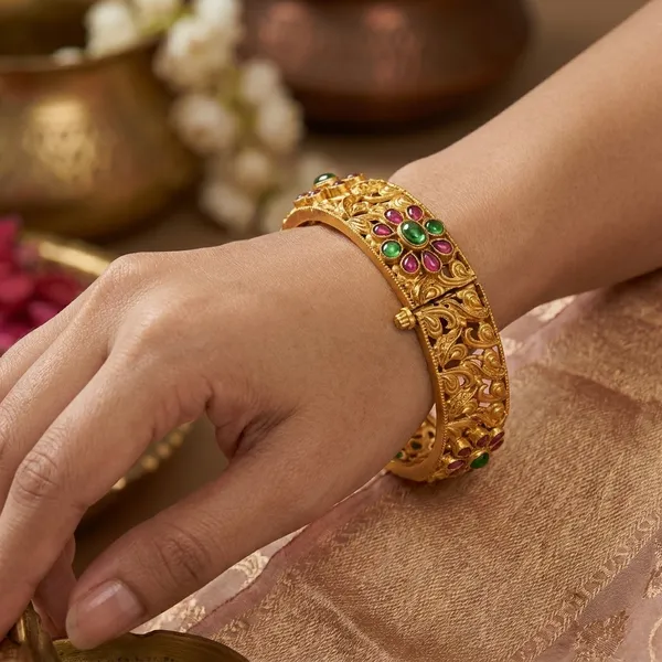 Yellow_Brass_Premium_And_Elegant_Bangle_For_Women
