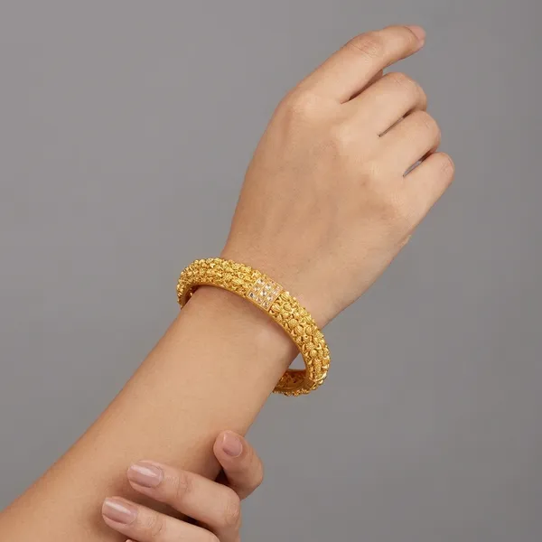 Yellow_Brass_Premium_And_Elegant_Bangle_For_Women