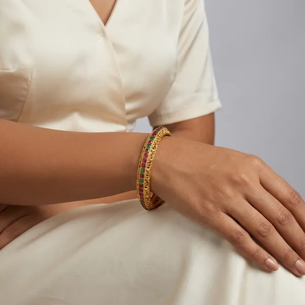 Yellow_Brass_Premium_And_Elegant_Bangle_For_Women