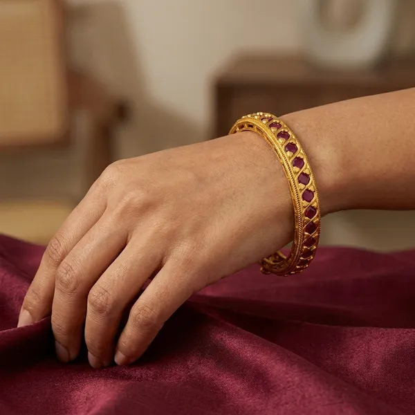 Yellow_Brass_Premium_And_Elegant_Bangle_For_Women
