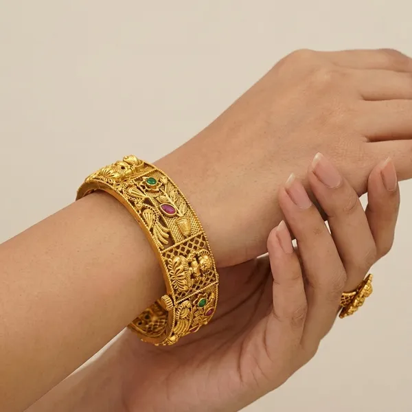 Yellow_Brass_Premium_And_Elegant_Bangle_For_Women