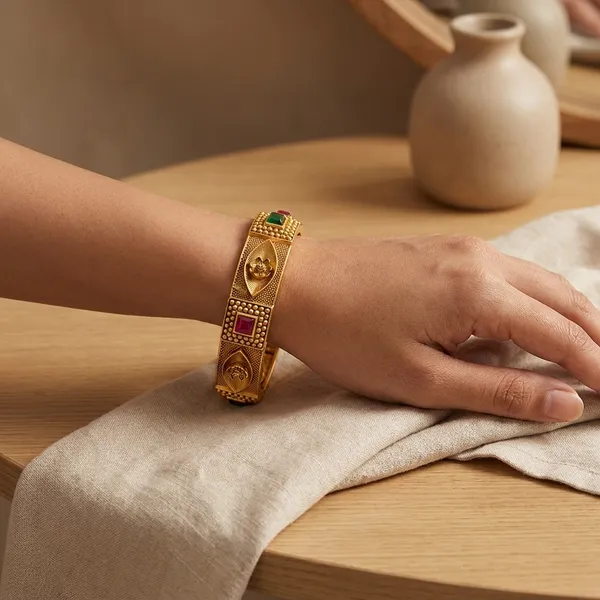 Yellow_Brass_Premium_And_Elegant_Bangle_For_Women