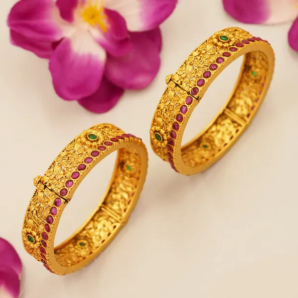 Yellow_Brass_Premium_And_Elegant_Bangle_For_Women