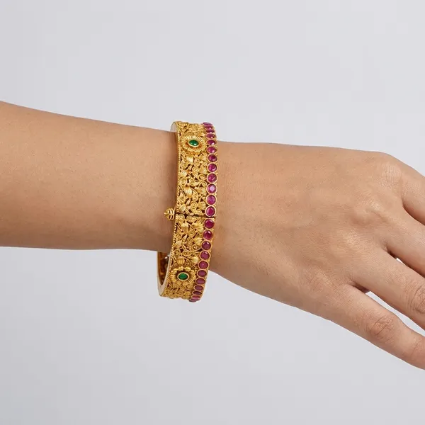 Yellow_Brass_Premium_And_Elegant_Bangle_For_Women