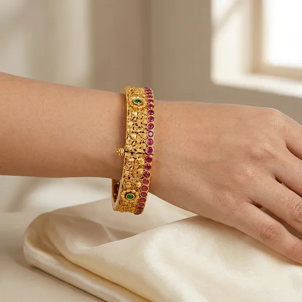 Yellow_Brass_Premium_And_Elegant_Bangle_For_Women
