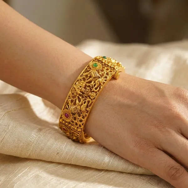 Yellow_Brass_Premium_And_Elegant_Bangle_For_Women