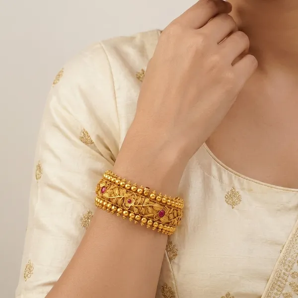 Yellow_Brass_Premium_And_Elegant_Bangle_For_Women
