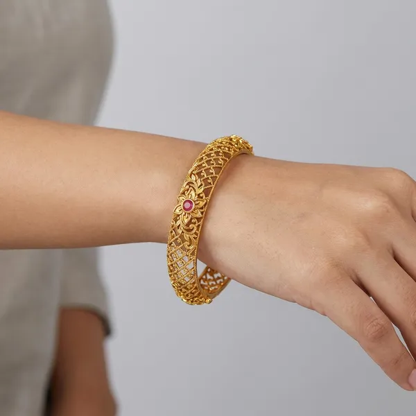 Yellow_Brass_Premium_And_Elegant_Bangle_For_Women