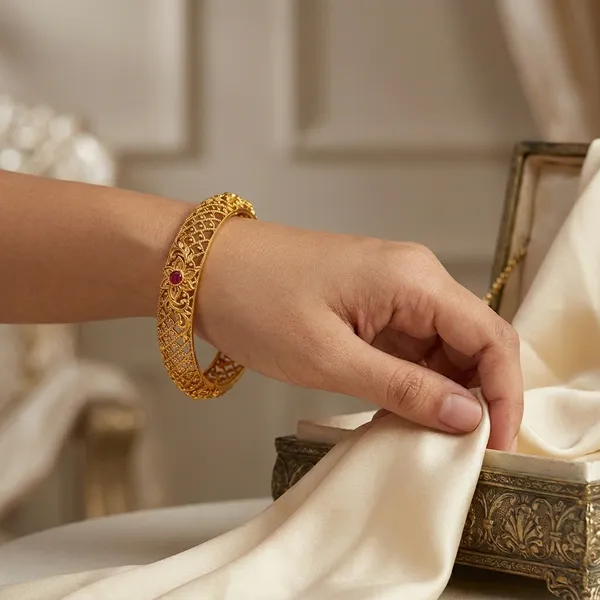 Yellow_Brass_Premium_And_Elegant_Bangle_For_Women