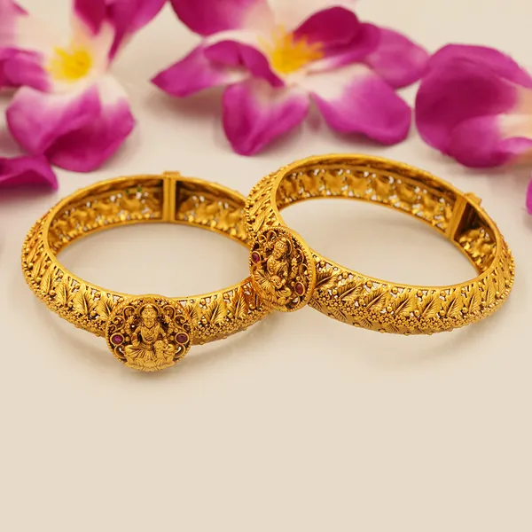Yellow_Brass_Premium_And_Elegant_Bangle_For_Women