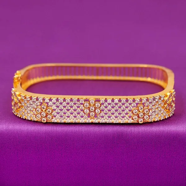 Yellow_Brass_Premium_And_Elegant_Bangle_For_Women