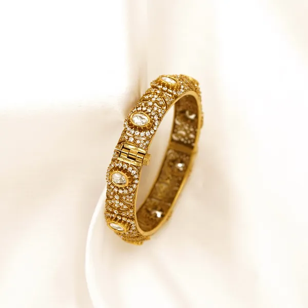 Yellow_Brass_Premium_And_Elegant_Bangle_For_Women
