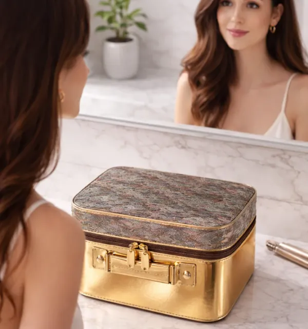 Professional_Makeup_Storage_Organizer_with_Handle,_Portable_Beauty_Vanity_Carrying_Box-Gold