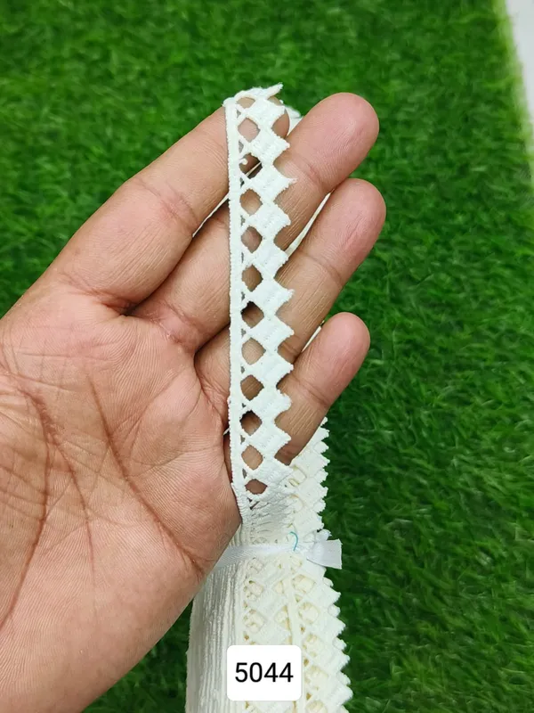 White_Floral_Lace_Trim_Embroidered_Decorative_Border