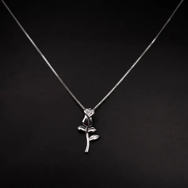 The_Rose_Neck_Chain_Sterling_Silver