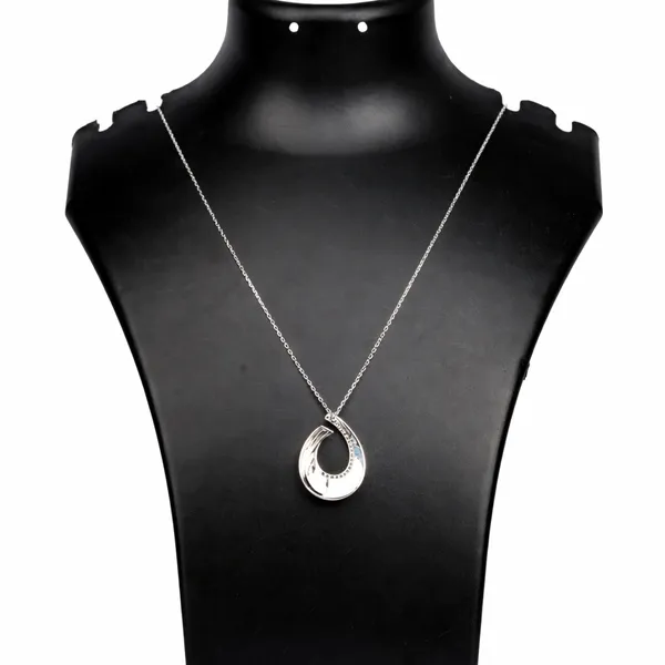Eterna_Hold_Neck_Chain_|_Sterling_Silver