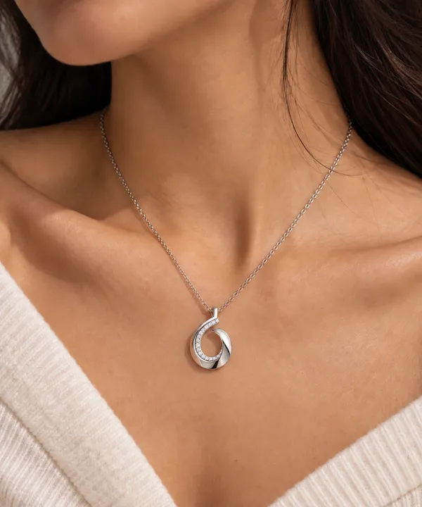 Eterna_Hold_Neck_Chain_|_Sterling_Silver