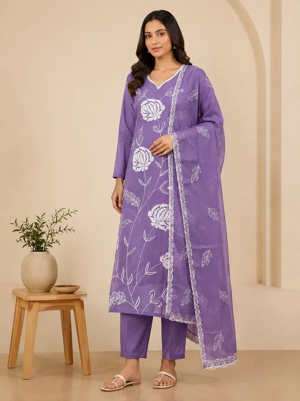 lavender_embroidery_kurta_set_for_women