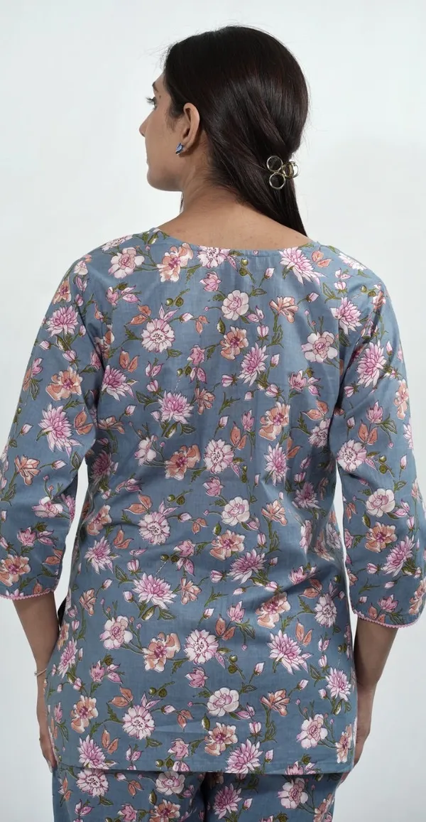 Floral_Print_Co-Ord_Set_In_Grey_And_Pink_Comfortable_Casual_Outfit