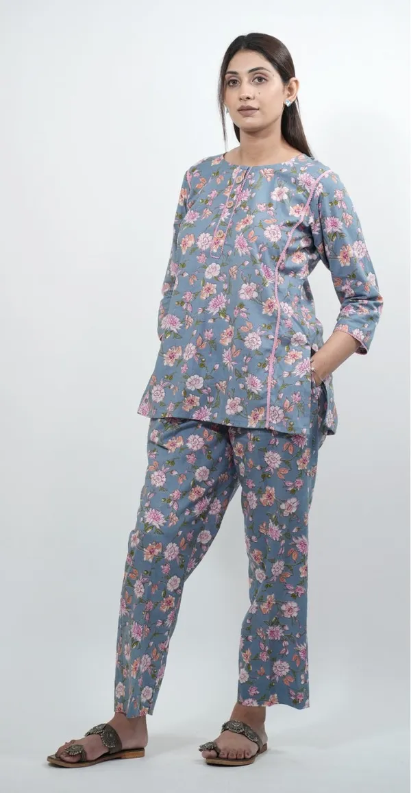 Floral_Print_Co-Ord_Set_In_Grey_And_Pink_Comfortable_Casual_Outfit